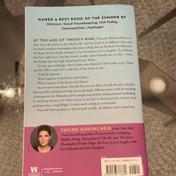 Maybe in another life by Taylor Jenkins Reid - Picture 2 of 2